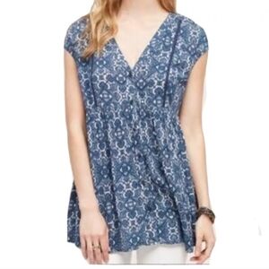 Vanessa Virginia Anthropologie button front flowy tunic Blue lace trim
